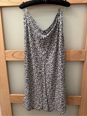 Old Navy Navy and White Floral Slip Skirt